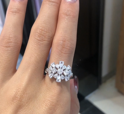 轻奢满钻三石款女戒S925银镀白金定制选款主石莫桑钻0.7ct/副石高碳钻